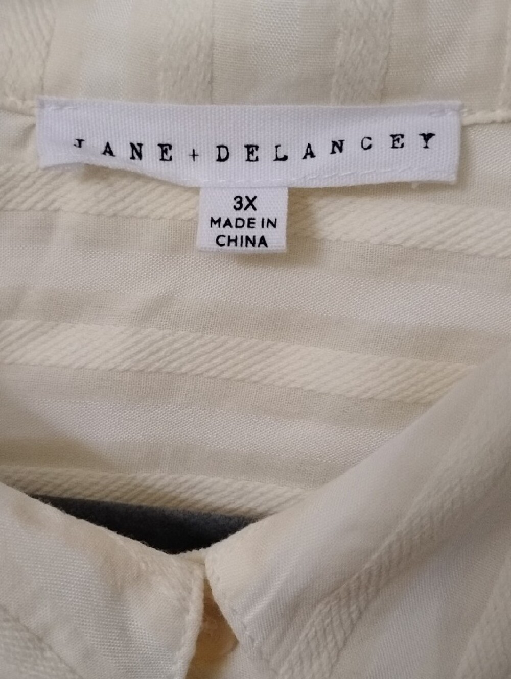Jane and Delancey Cream Short-Sleeve Textured Button-Front Blouse Pit To Pit 32/ - Picture 2 of 9